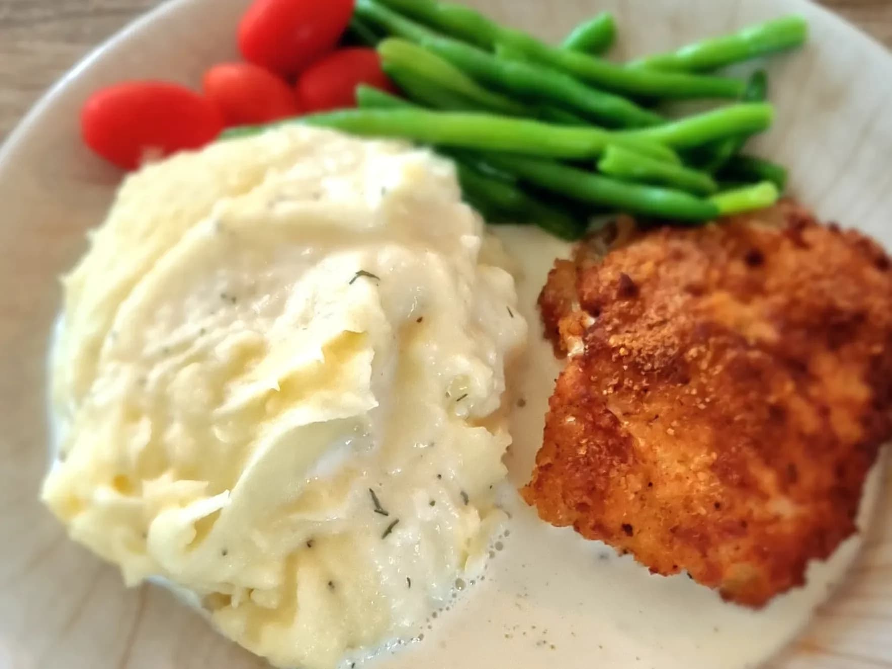 Pankopanerad torskfilé med potatismos